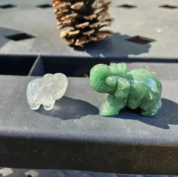 🔮 2 Natural Crystal Elephant Carvings - Clear Quartz & Green Aventurine - Picture 1 of 3